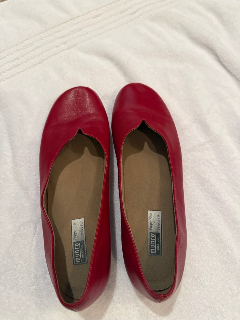 Munro Red Leather Notch-Front Flats